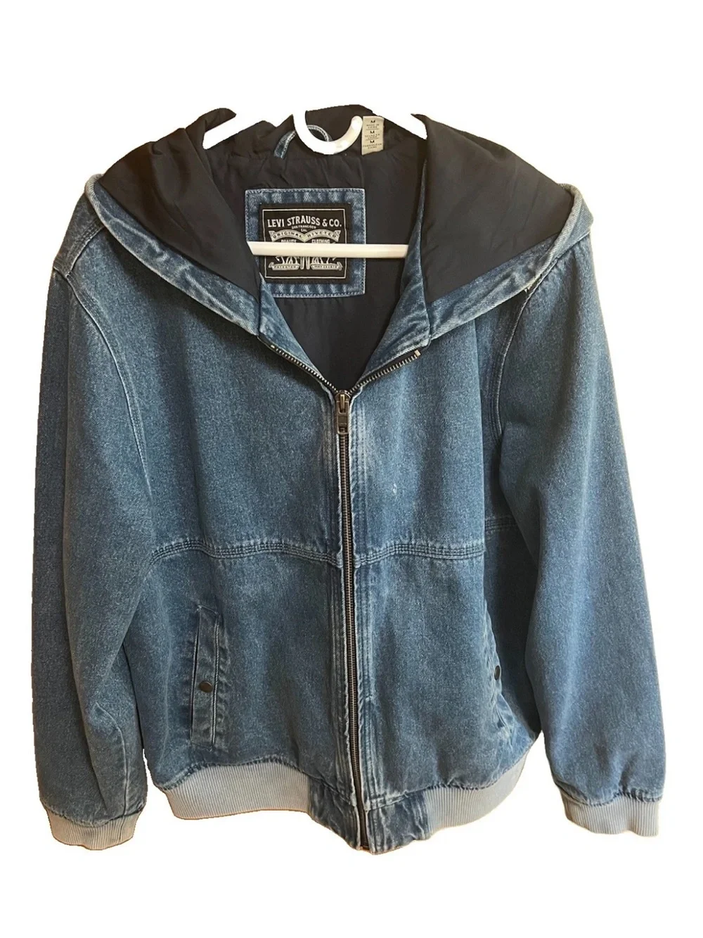 Levi’s Men’s Hooded Denim Jacket Medium NWOT – Indigo Zip Front – LM40C972